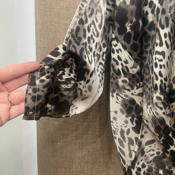 Davi & Dani Monochrome Animal Print Blouse - Picture 3 of 7